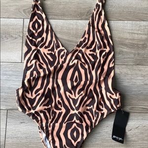 New with tags suit!!